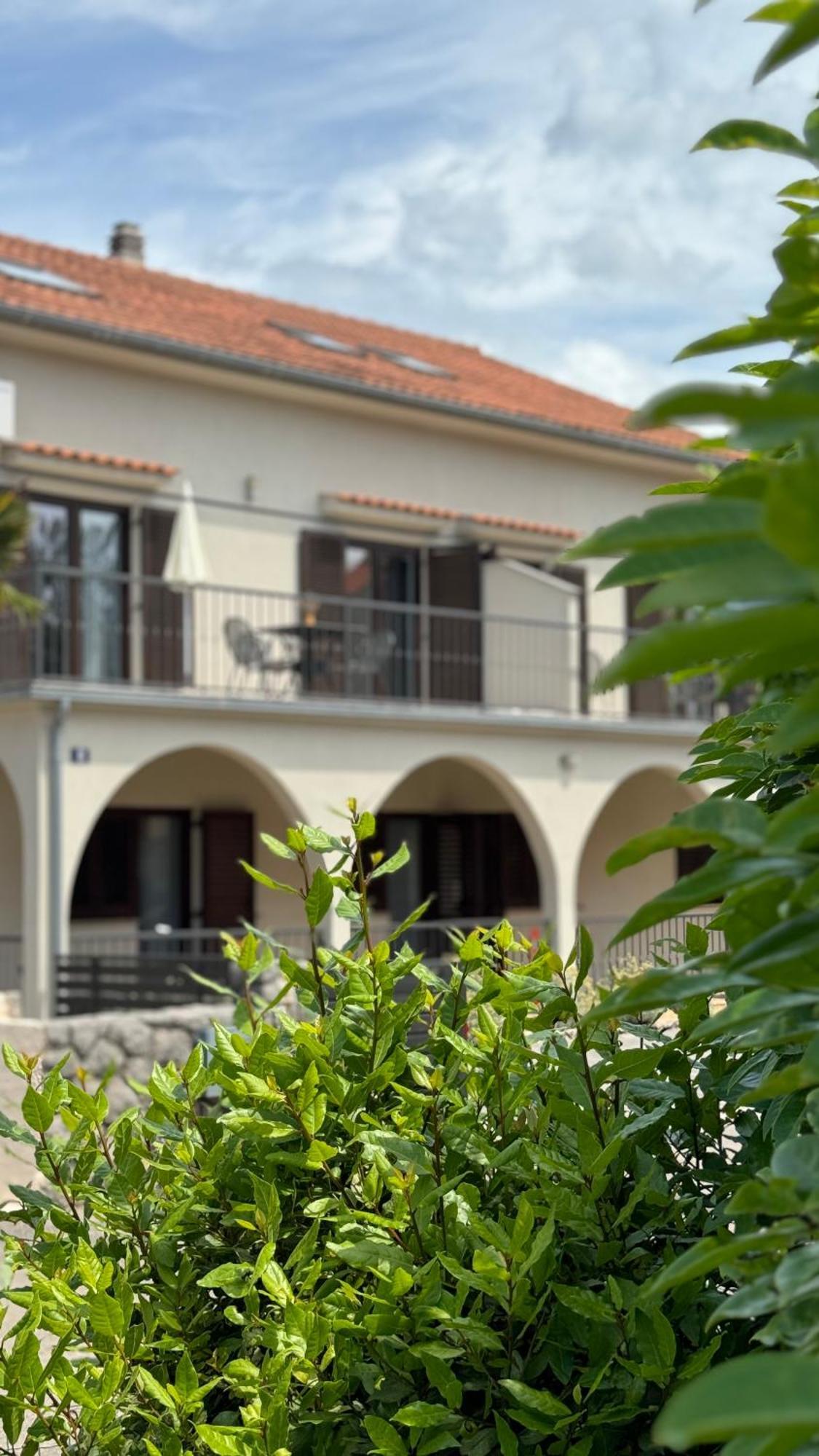 Apartments Ein Haus In Der Sonne Malinska Quarto foto